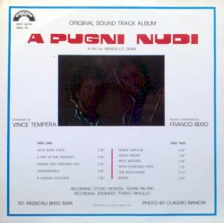 A pugni nudi