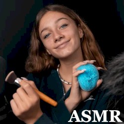 BRUSHING AND SCRATCHING FLUFFY MIC
