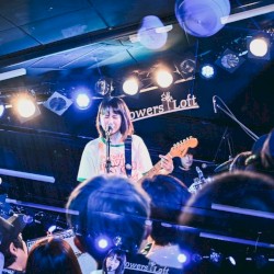 世界に泣き声響かせろ