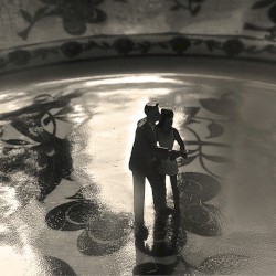 תתני לו להסביר