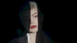 Ragazza sola
