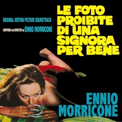 Le foto proibite di una signora per bene