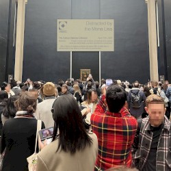 Distracted by the Mona Lisa