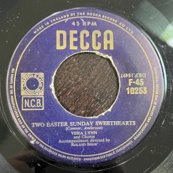 Two Easter Sunday Sweethearts / Du bist mein Liebshoen