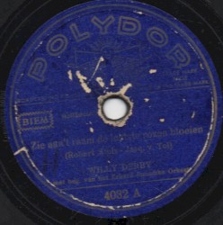 Zie aan 't raam de laatste rozen bloeien / Op 't hoekje brandt nog licht