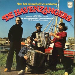 Aan het strand stil en verlaten