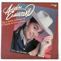 Aída Cuevas con la banda de El Recodo