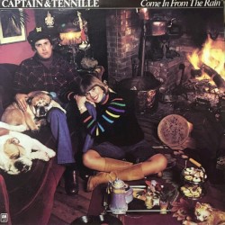 Refugiate De La Lluvia = Come In From the Rain