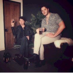 Mae 'ne Rwbeth Am Y 'Dolig